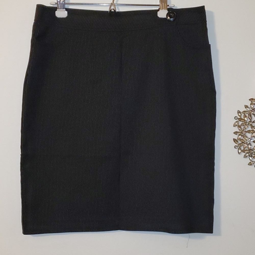 Pinstripes skirt w side button close